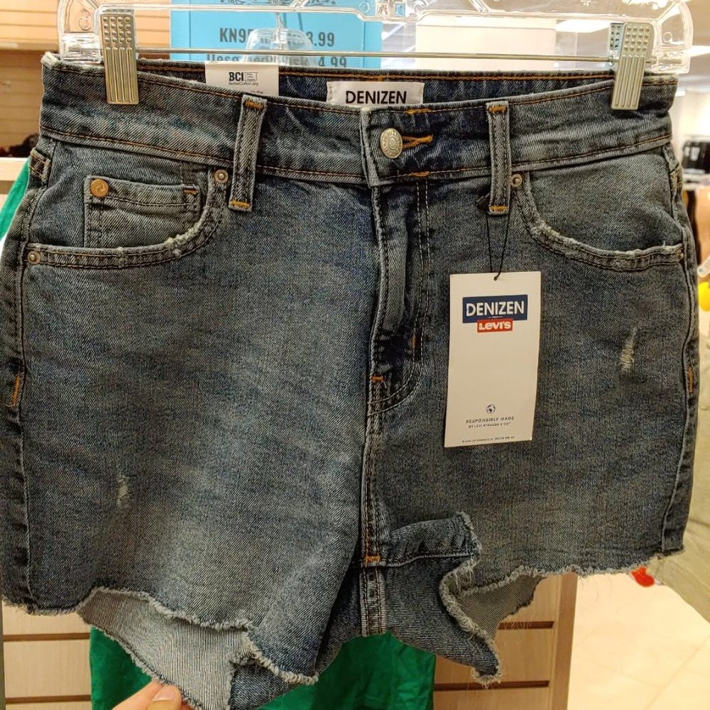 DENIZEN Levi's® Women's High-Rise 3" Jean Shorts 4 W27 - Picture 7 of 9